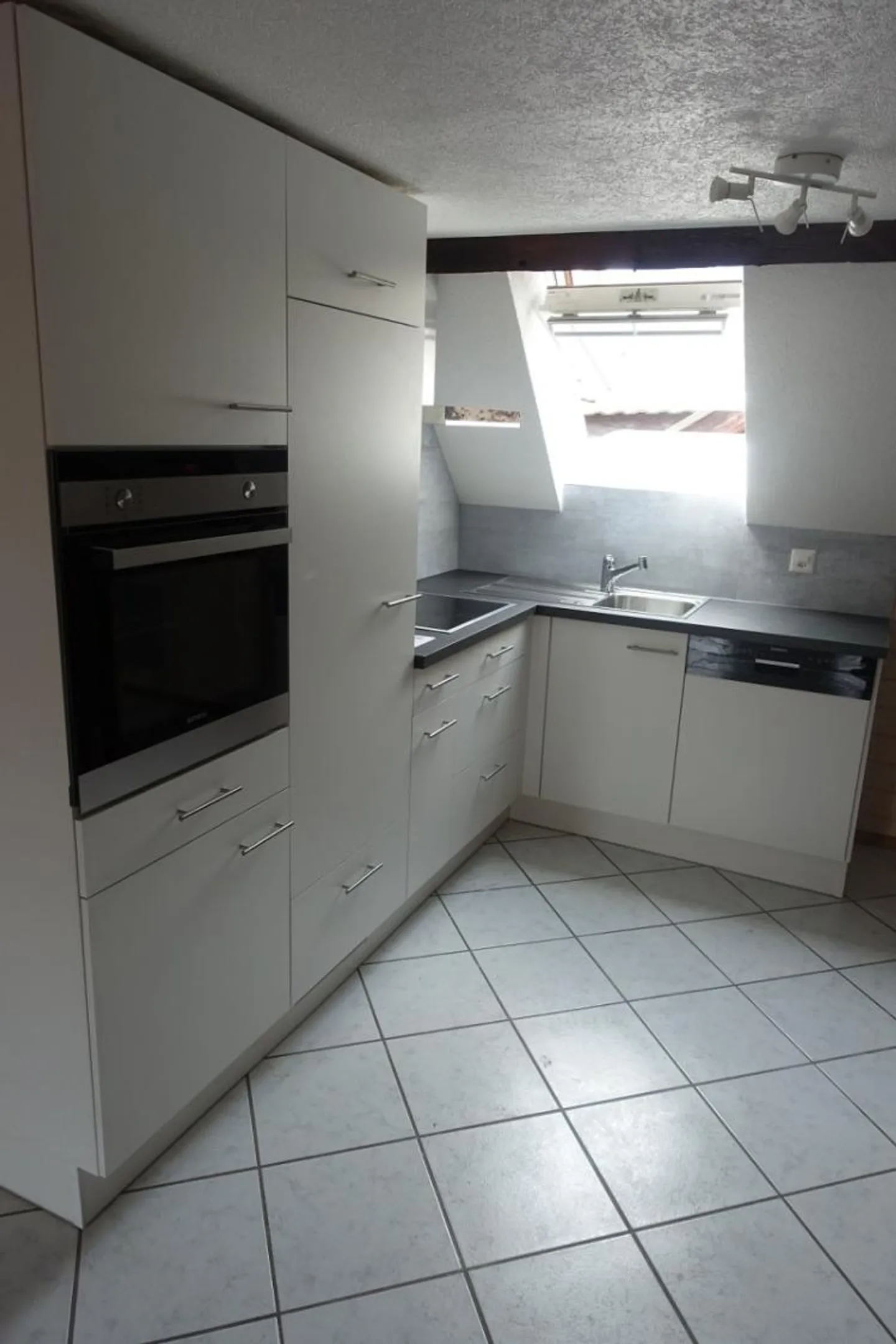 2.5 Room Apartment - Photo 1 of 18