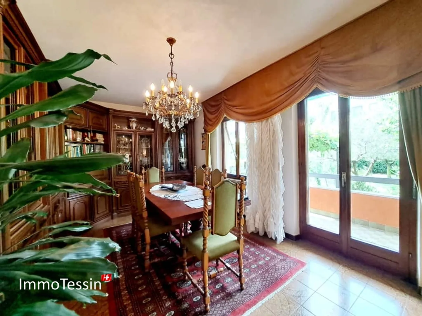 Villa spaziosa e affascinante, un'oasi di calma nel cuore di Giubiasco, inclusi i redditi da locazione - Foto 9 di 13