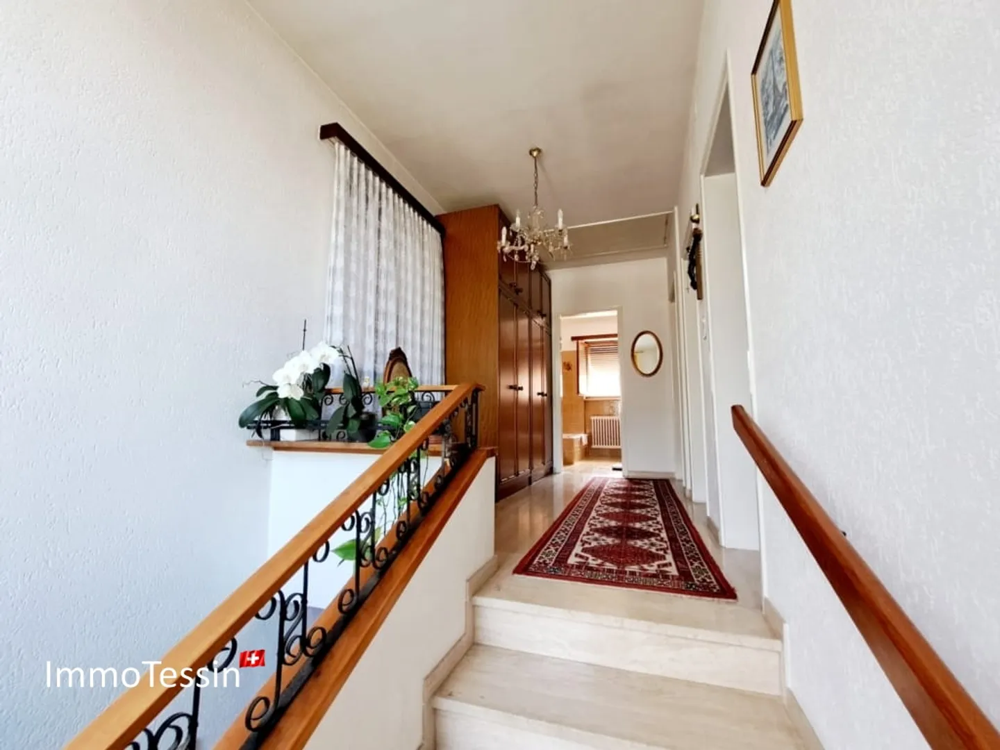 Villa spaziosa e affascinante, un'oasi di calma nel cuore di Giubiasco, inclusi i redditi da locazione - Foto 11 di 13