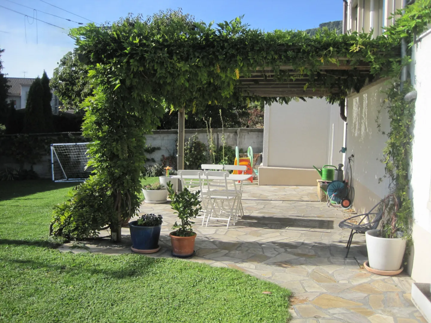 Bellissima casa in affitto degli anni '30, 3 appartamenti, terreno di 582 m2 - Foto 2 di 12