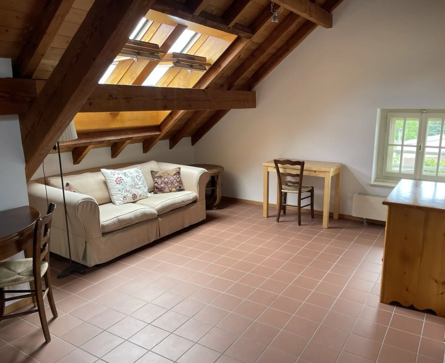 Bellissima casa in affitto degli anni '30, 3 appartamenti, terreno di 582 m2 - Foto 3 di 12