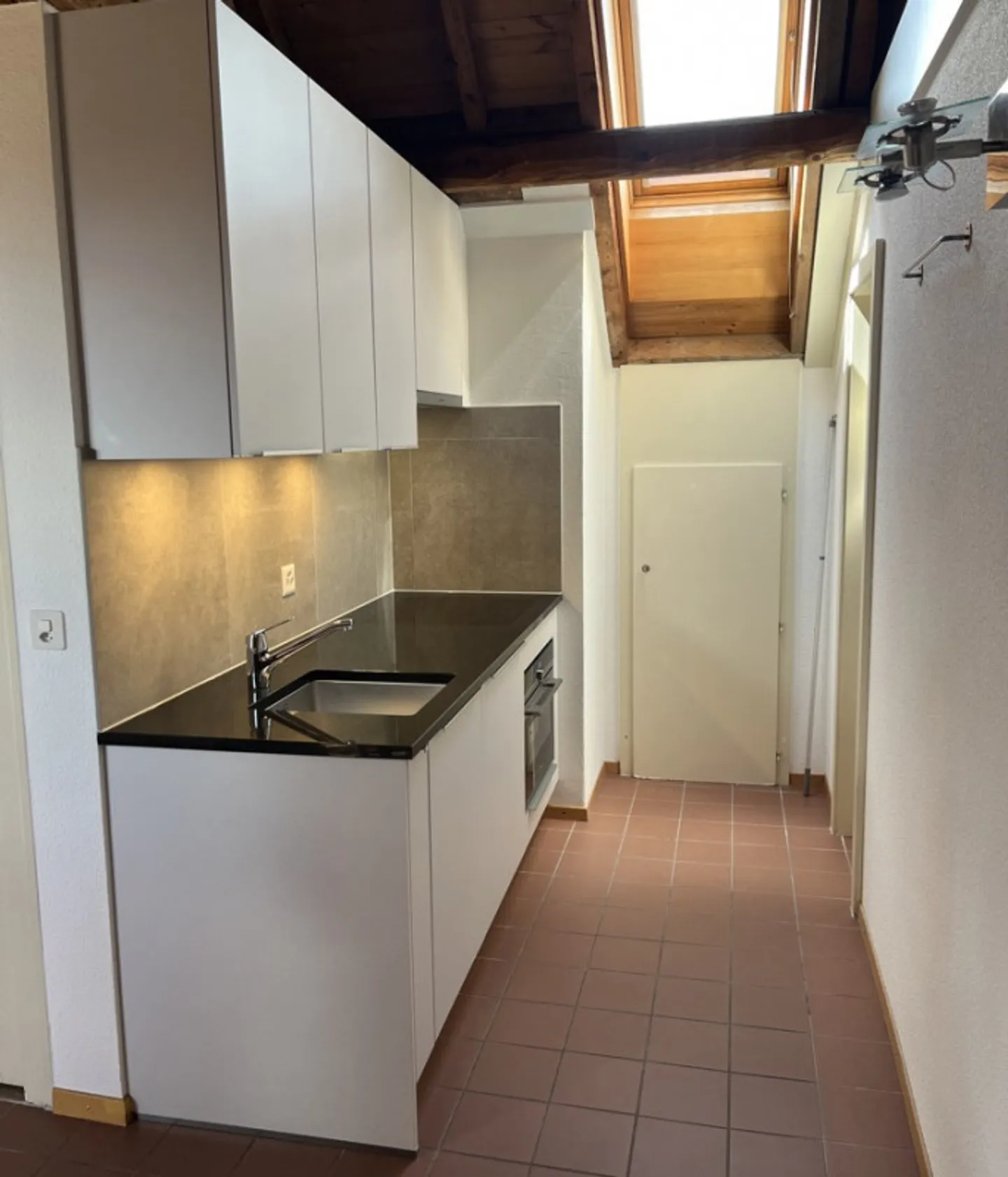 Bellissima casa in affitto degli anni '30, 3 appartamenti, terreno di 582 m2 - Foto 4 di 12