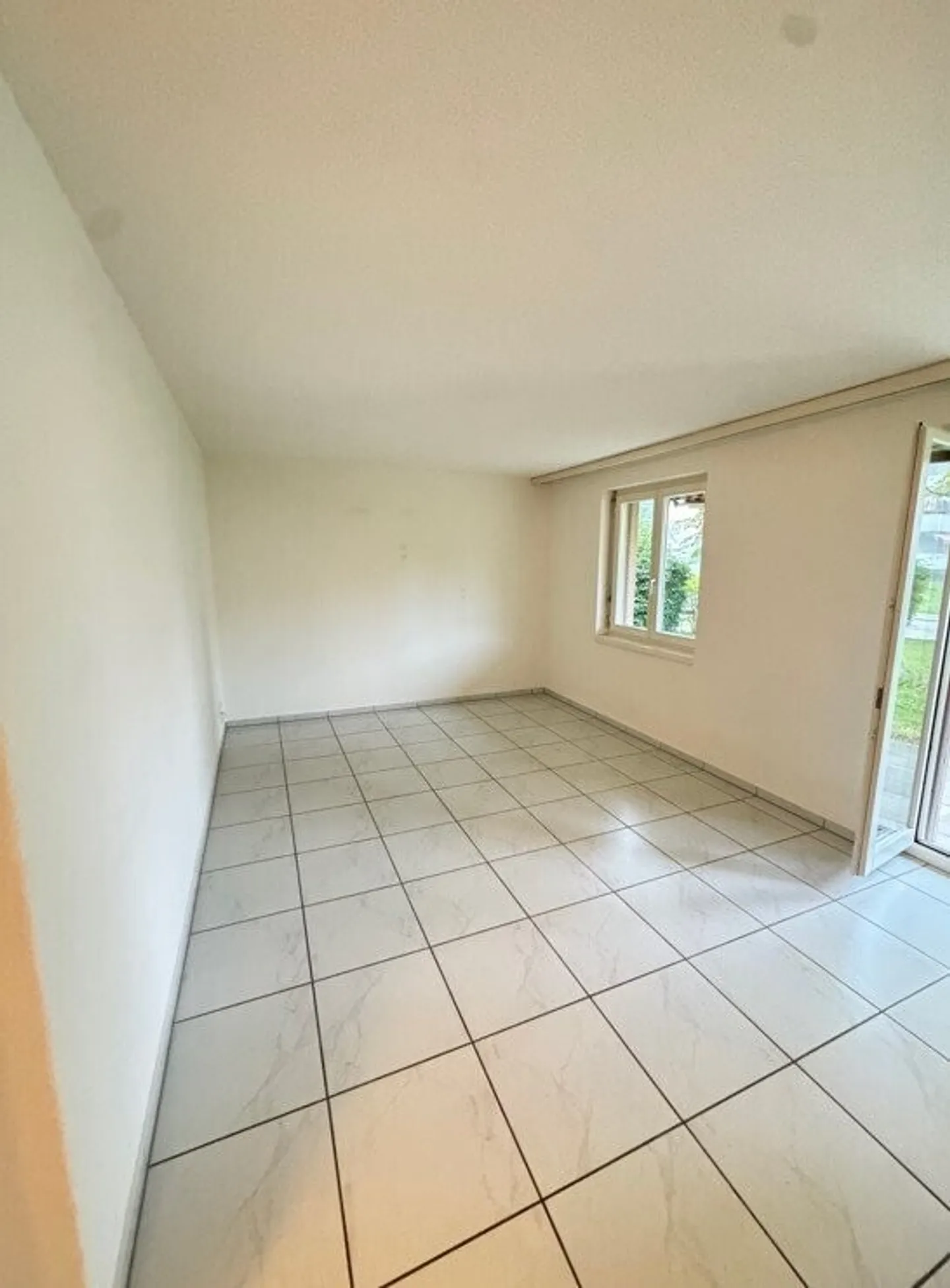 Appartement au rez-de-chaussée - Photo 3 sur 5
