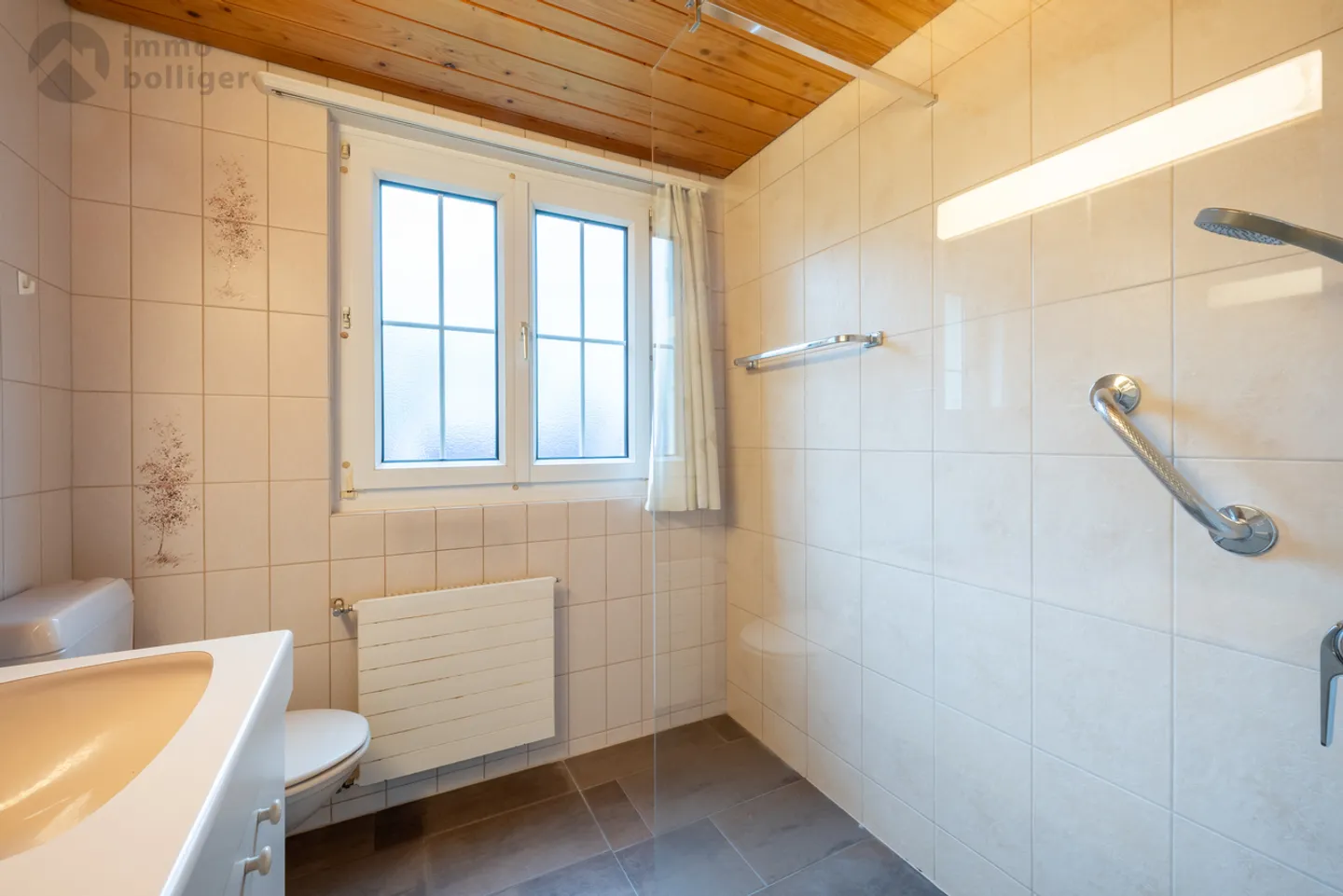 Double Living Happiness: Two-Family House Near the Train Station - Photo 8 of 13