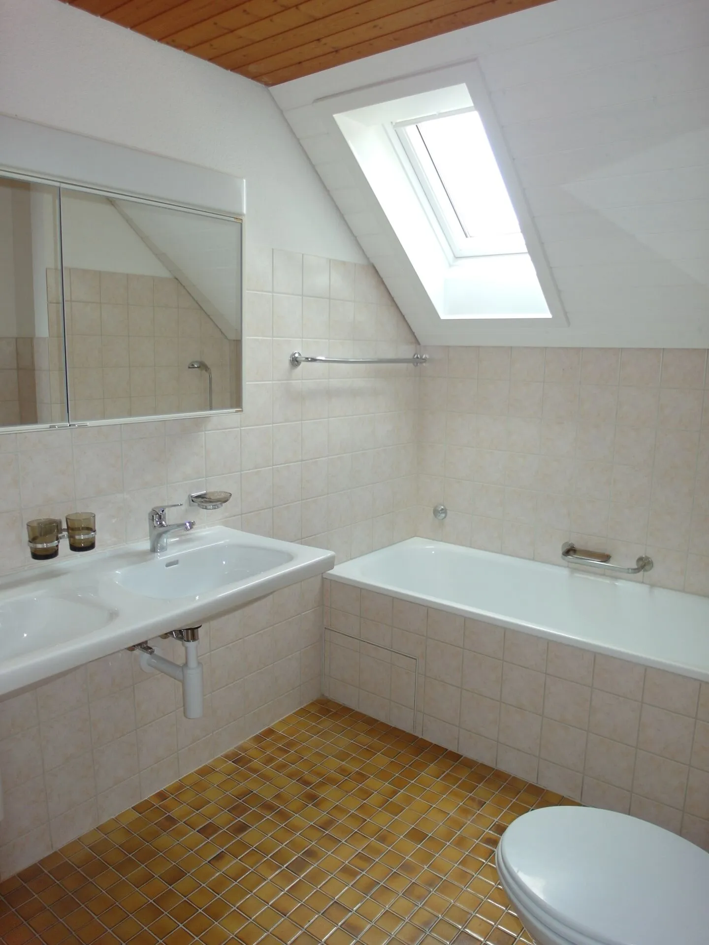 4.5-Room Attic Love with Fireplace & Panoramic View - Photo 4 of 14