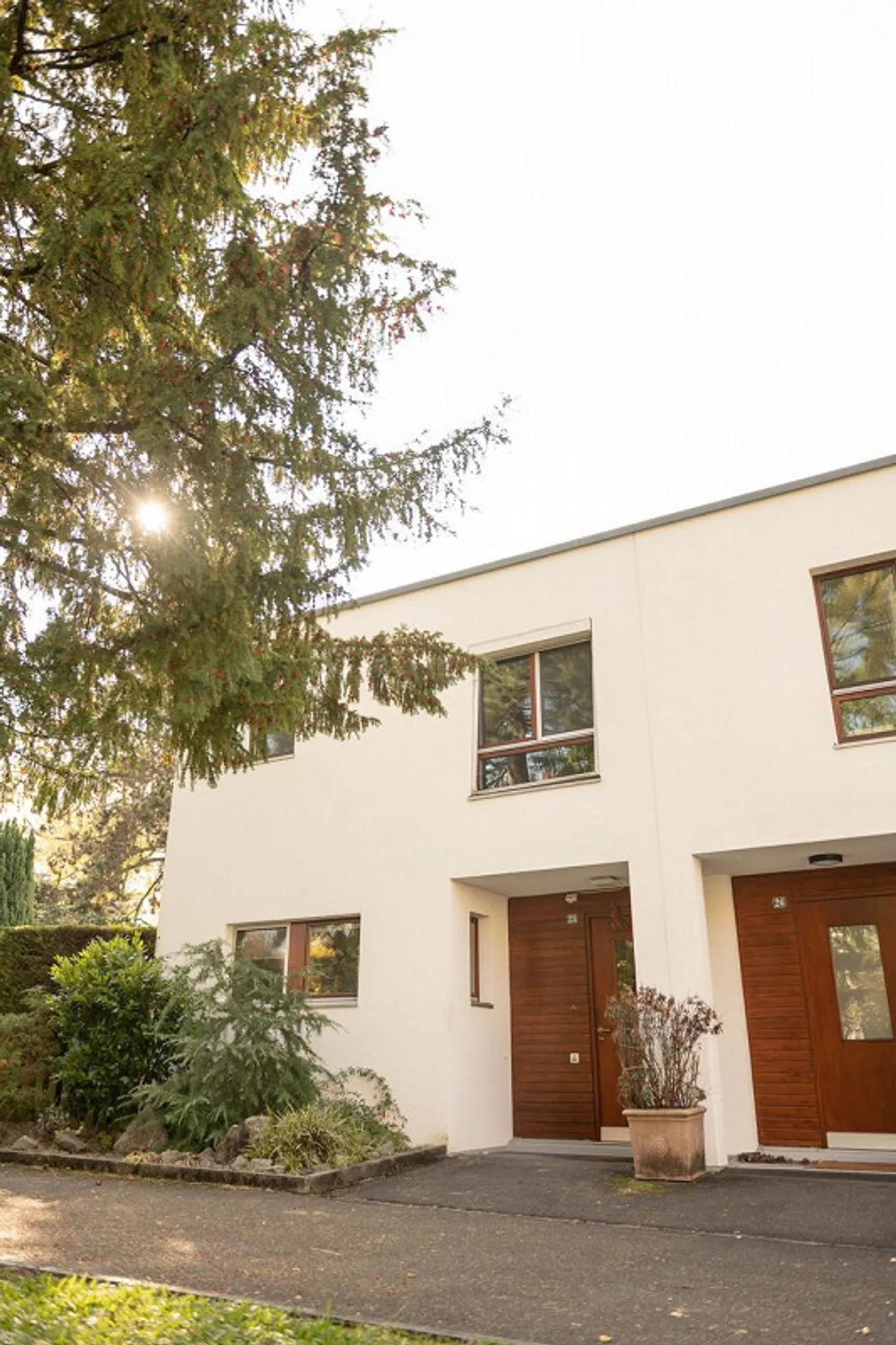 4 1/2-Room Single Family Home in a Quiet, Family-Friendly Residential Area - Photo 1 of 9