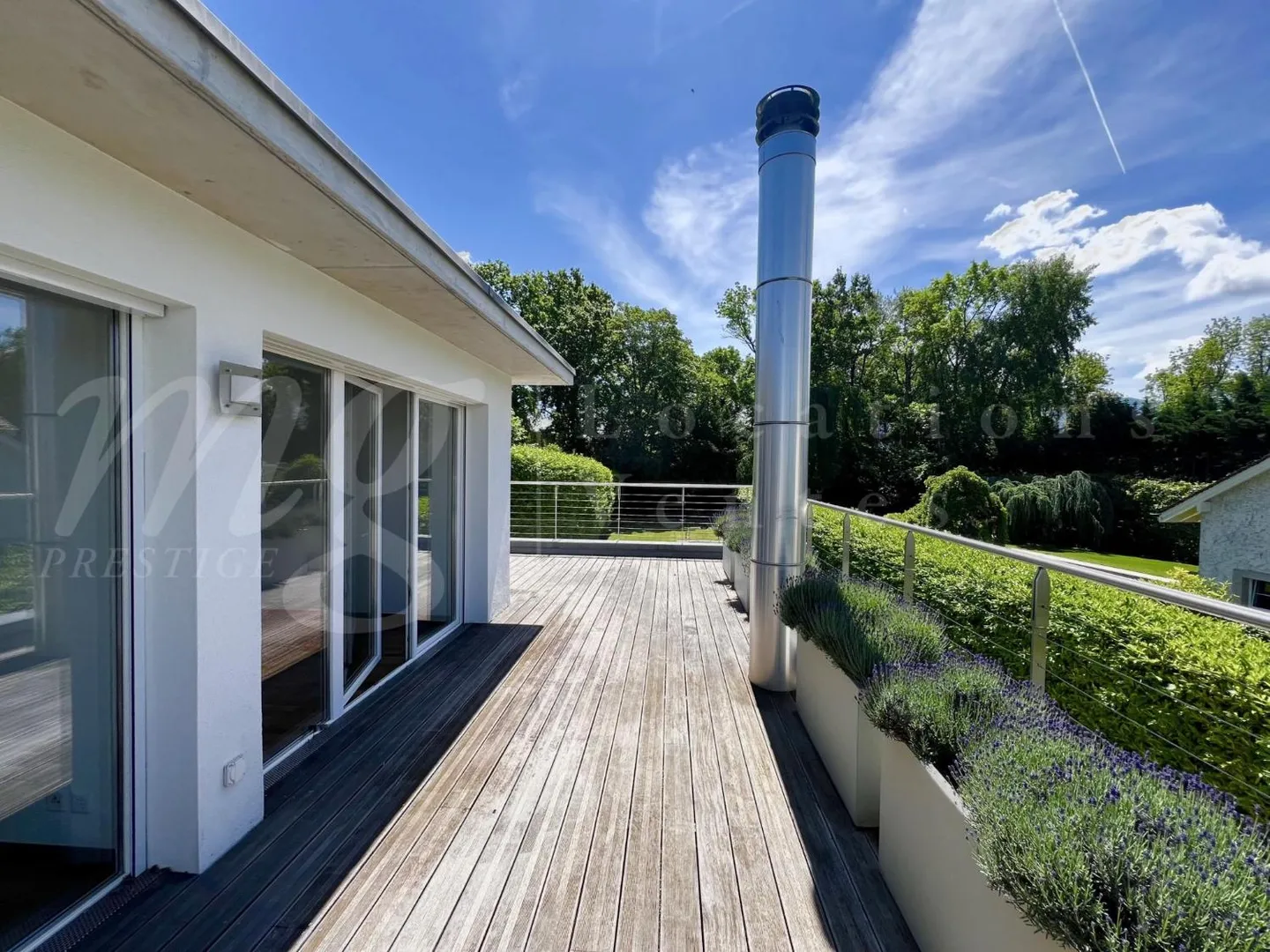 In esclusiva! MAGNIFICA CASA CONTEMPORANEA CON 8 STANZE, GIARDINO E GRANDE PISCINA - Foto 5 di 9