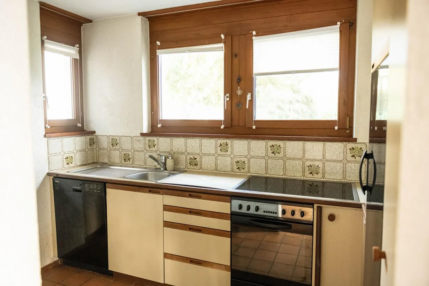 4 1/2-Room Single Family Home in a Quiet, Family-Friendly Residential Area - Photo 3 of 9