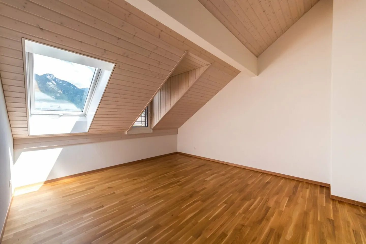 1st rent offered - Spacious 4.5 rooms in the heart of Chessel - Photo 6 of 10