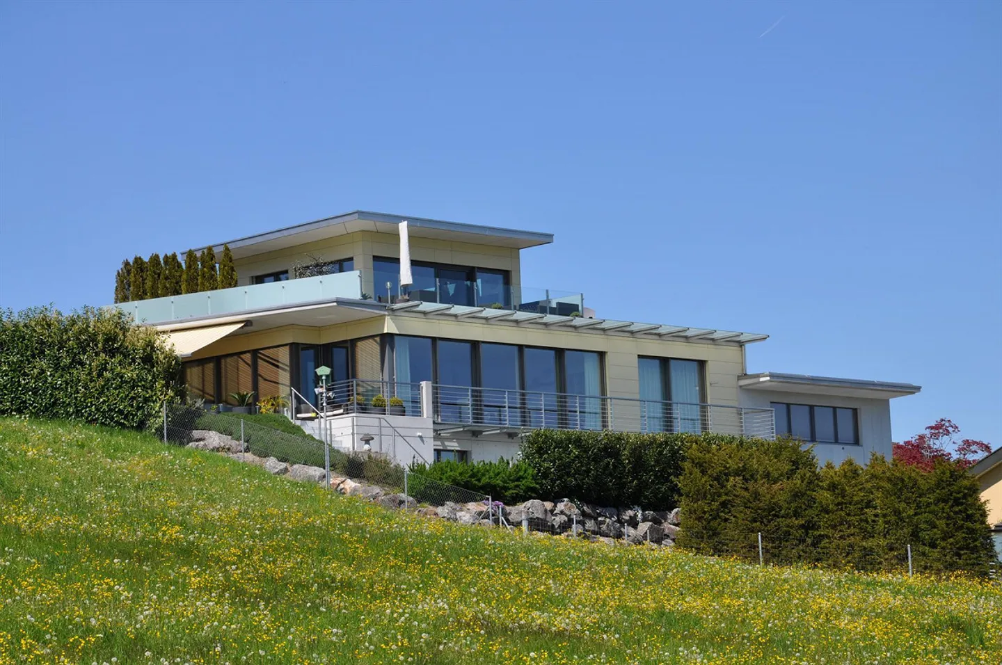 Freistehendes und luxuriöses EFH mit Blick auf den Säntis - Foto 1 von 22