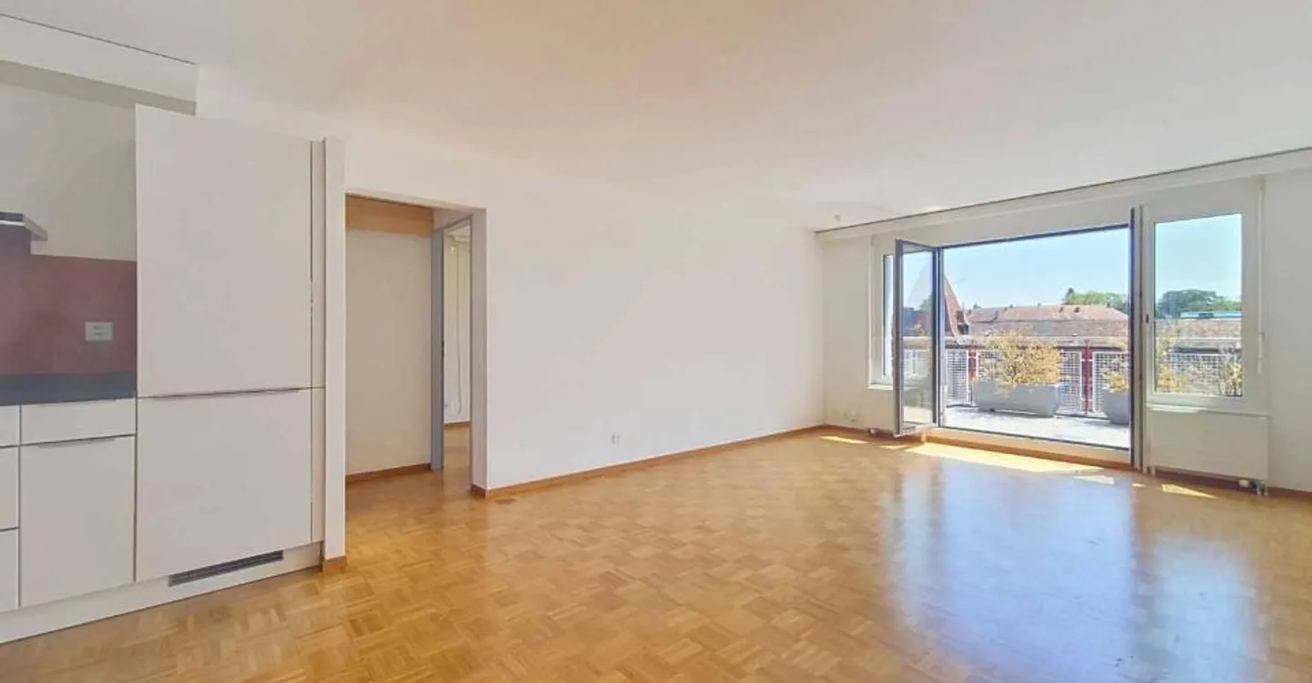 Elegant 4.5-room apartment with two balconies in the heart of Yverdon-les-Bains - Photo 3 of 12