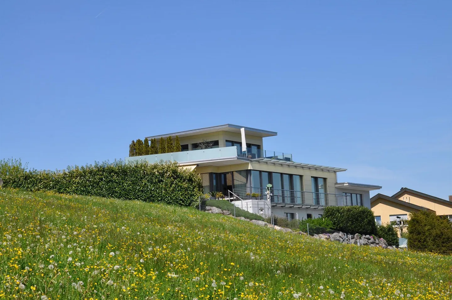 Freistehendes und luxuriöses EFH mit Blick auf den Säntis - Foto 2 von 22
