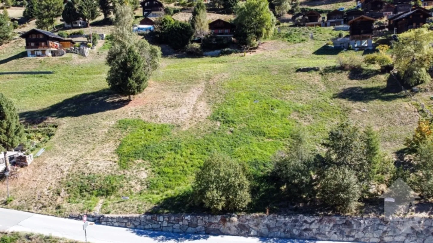 Bellissimo terreno, idealmente situato per la residenza principale - Foto 1 di 10