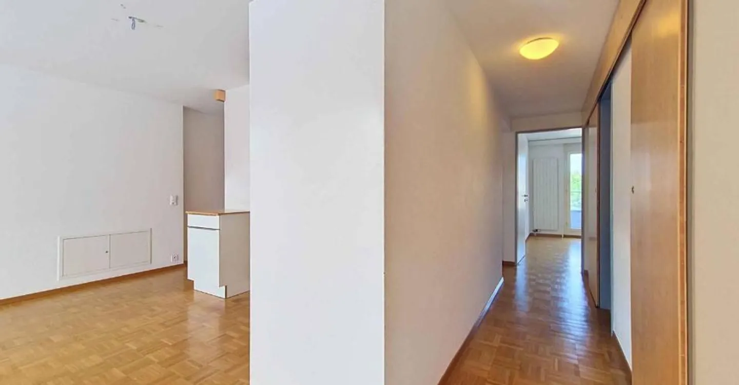 Elegant 4.5-room apartment with two balconies in the heart of Yverdon-les-Bains - Photo 9 of 12