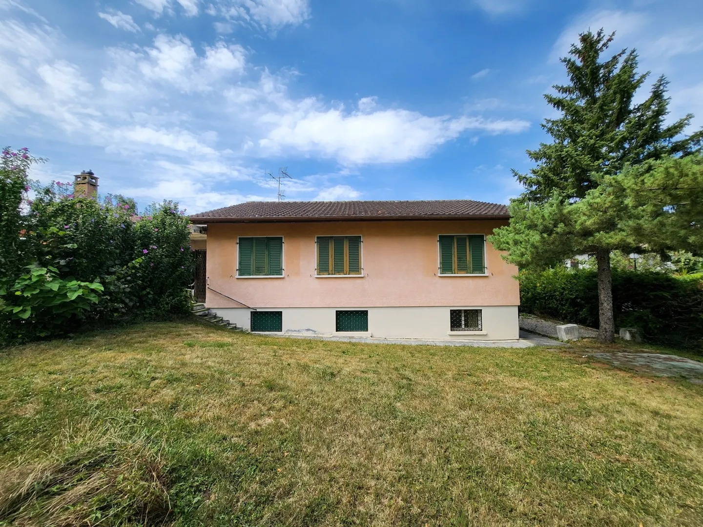 Villa to renovate with great potential - Photo 4 of 7