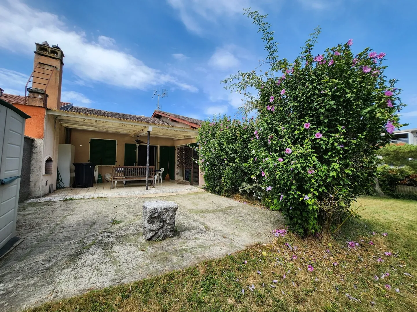 Villa to renovate with great potential - Photo 5 of 7