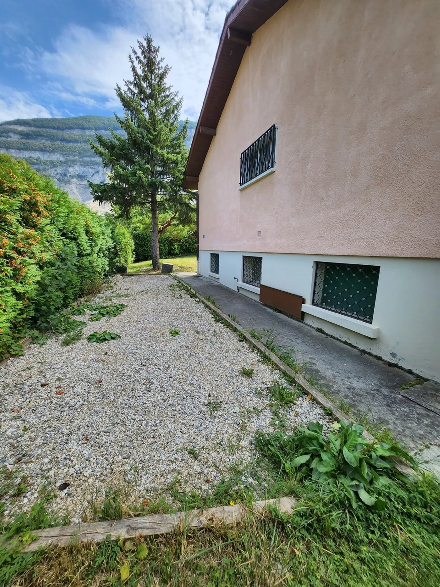 Villa to renovate with great potential - Photo 7 of 7