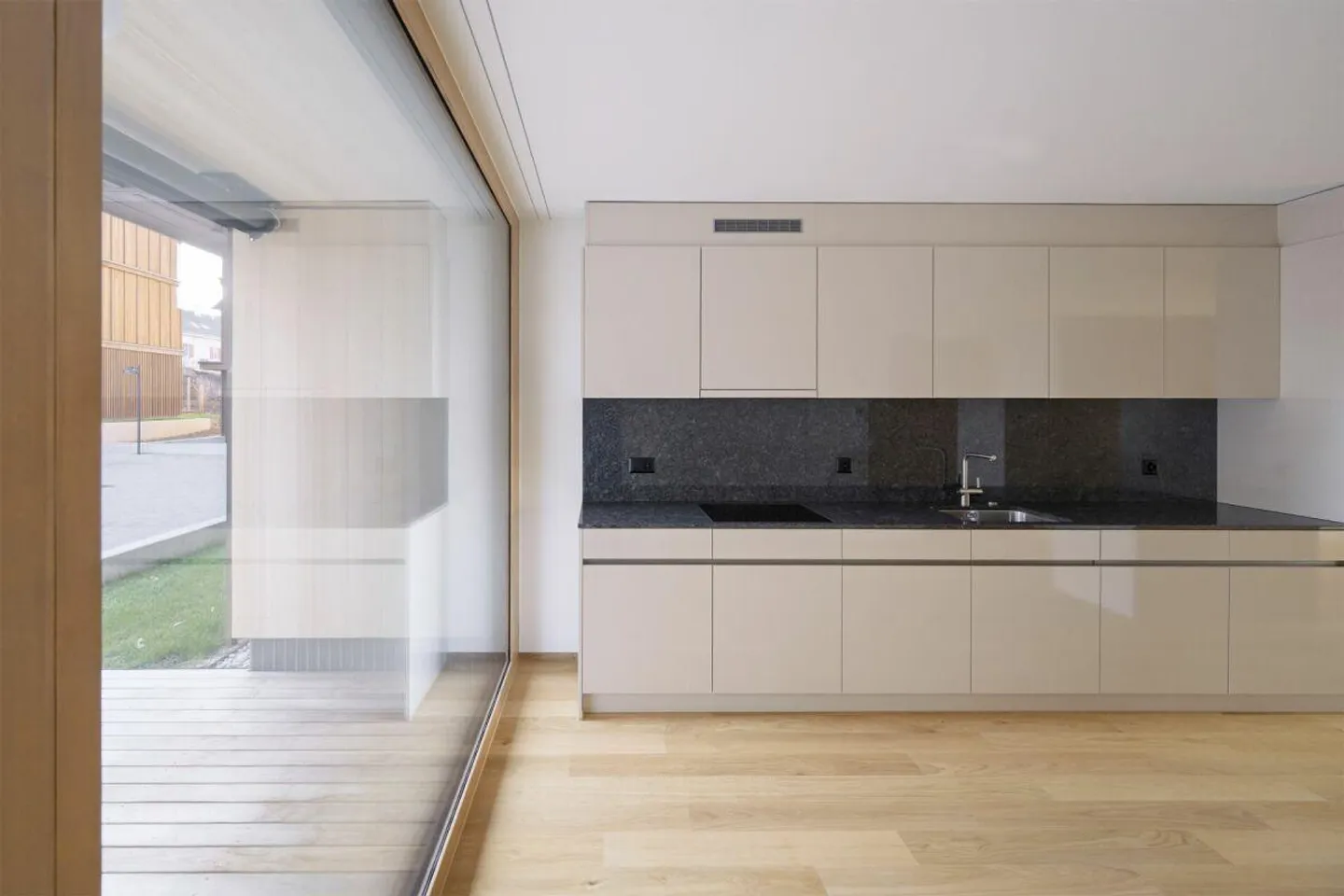 Charming 3.5-Room Garden Apartment - Photo 2 of 11