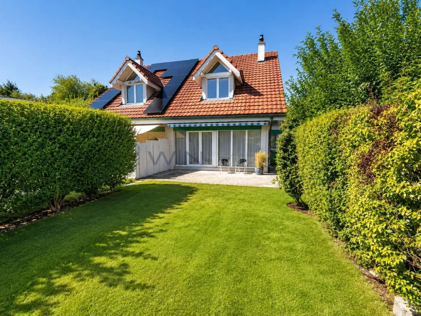 Geräumiges Familienhaus mit Garten - Foto 1 von 9