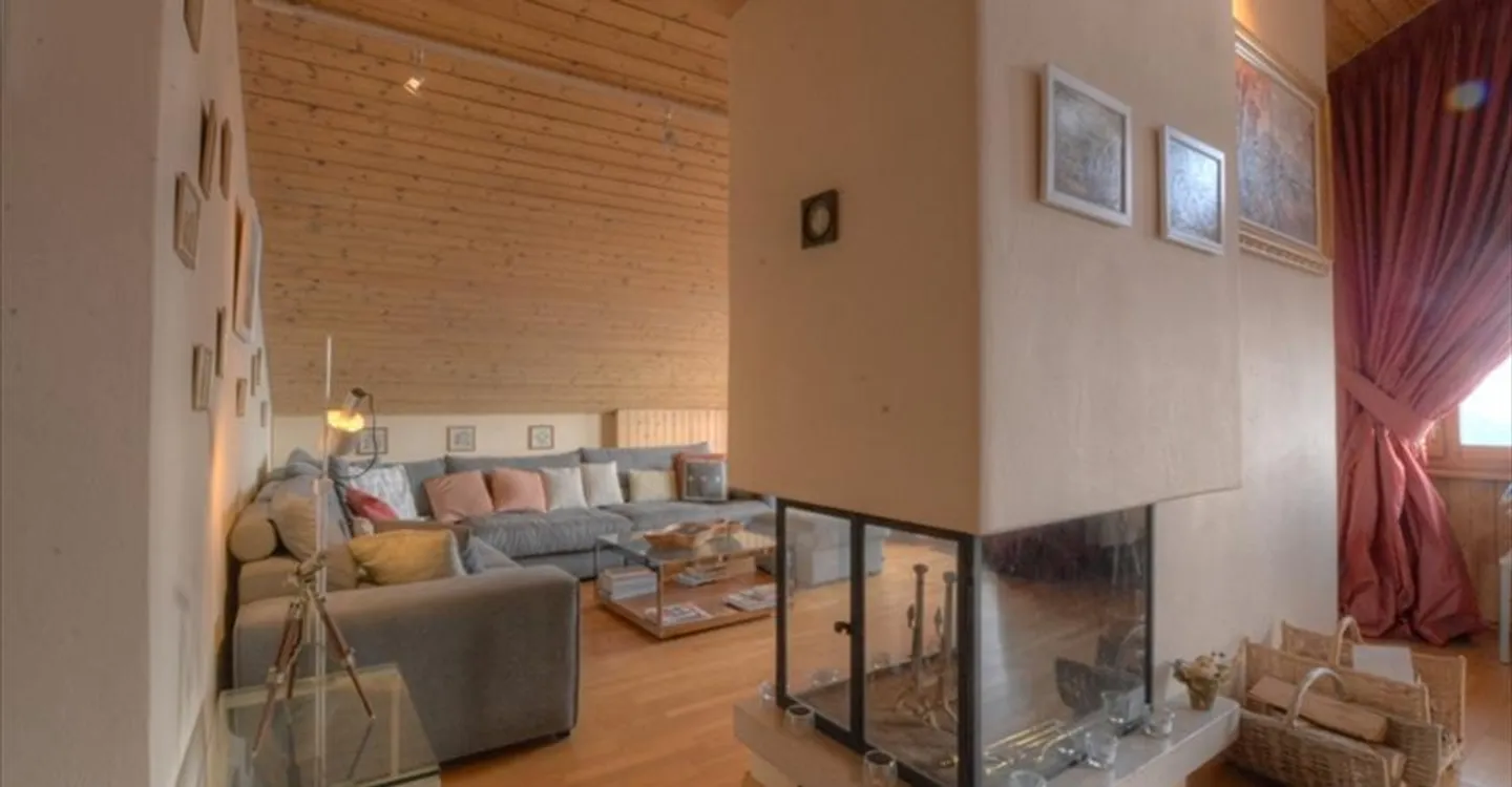 Magnificent 5.0-room duplex apartment in the village center - Photo 1 of 13