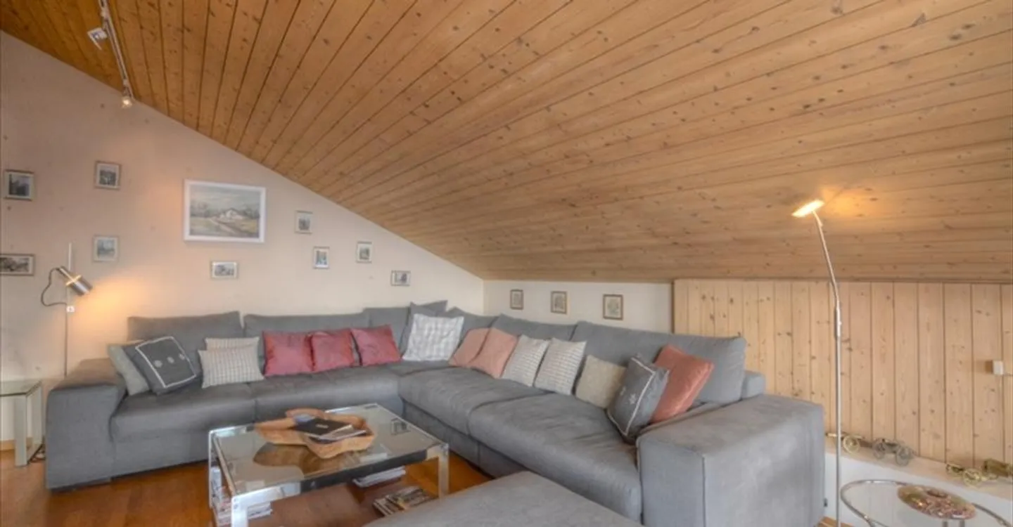 Magnificent 5.0-room duplex apartment in the village center - Photo 2 of 13