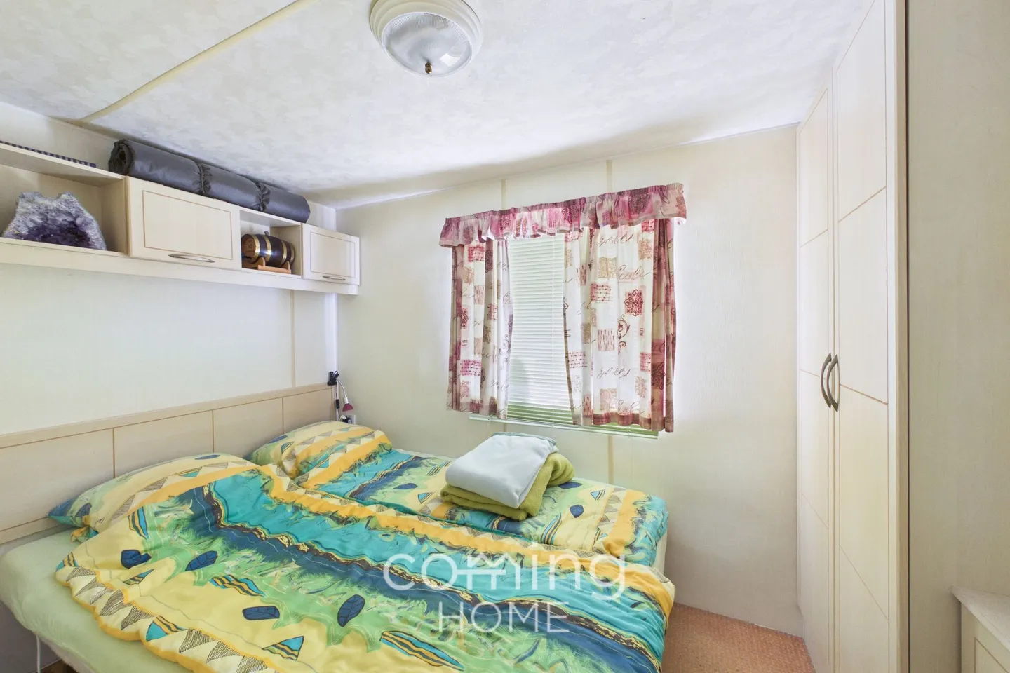 Well-maintained 4-bedroom mobile home with a loggia and a view - Foto 8 von 14