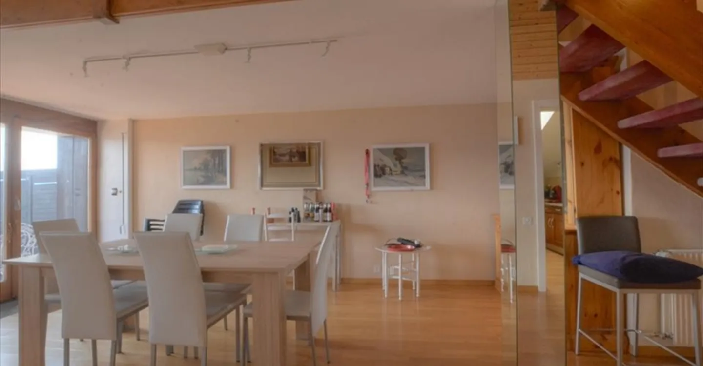 Magnificent 5.0-room duplex apartment in the village center - Photo 4 of 13
