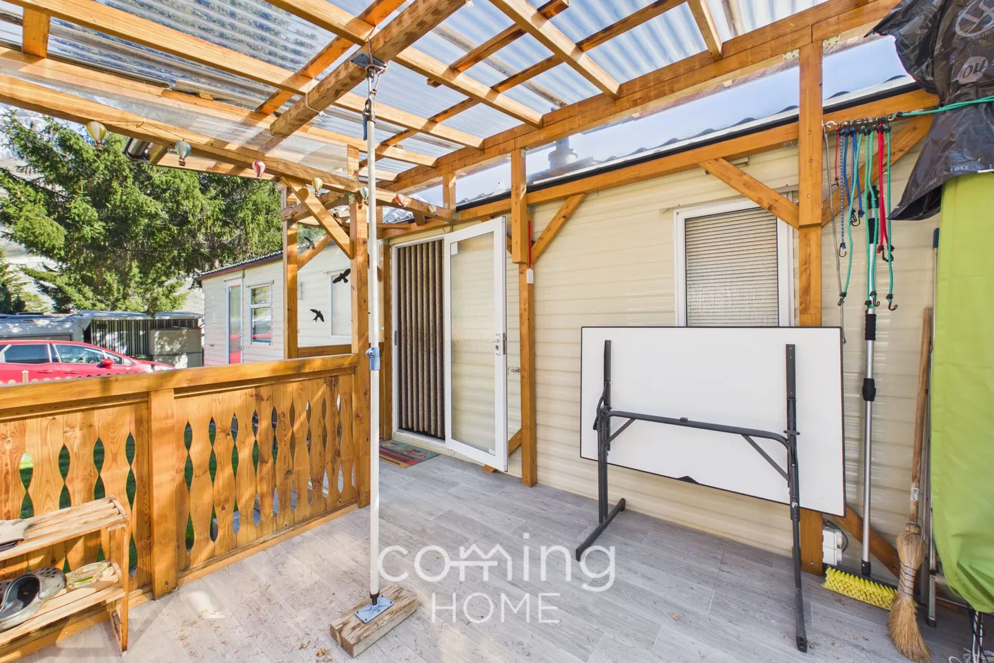 Well-maintained 4-bedroom mobile home with a loggia and a view - Foto 9 von 14