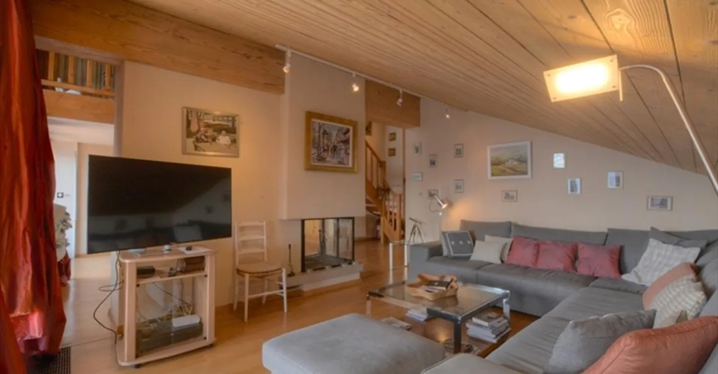 Magnificent 5.0-room duplex apartment in the village center - Photo 3 of 13