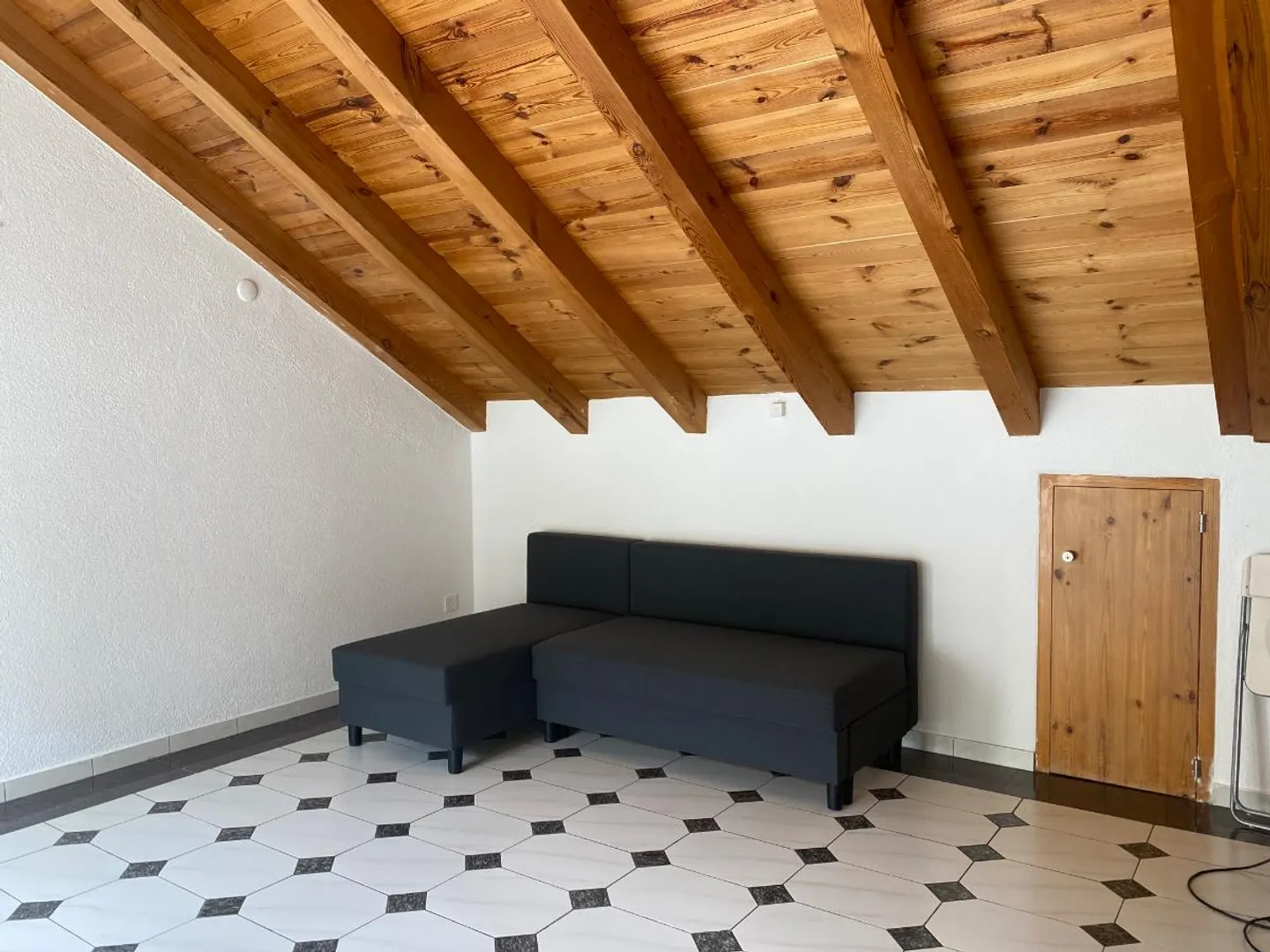 2 Room Attic Apartment - Photo 3 of 5