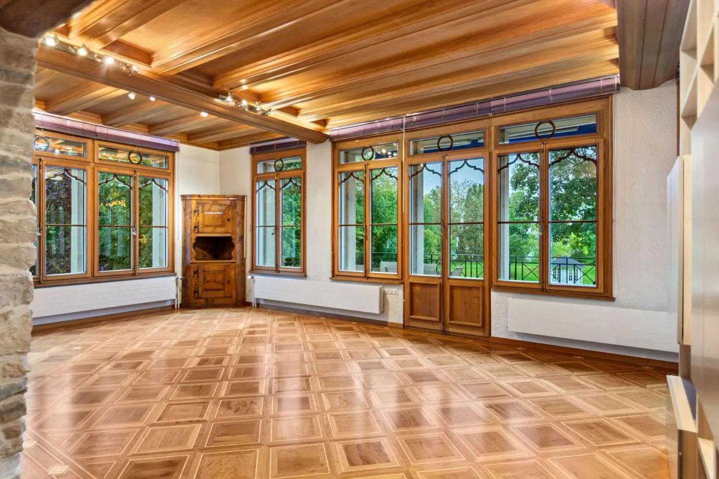 Elegant Master House with Tennis Court - Photo 6 of 13