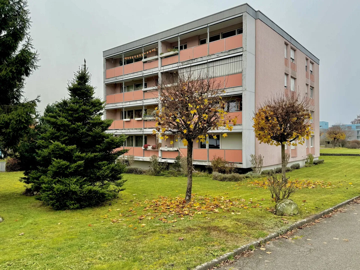 Gemütliche Hochparterrewohnung an ruhiger Lage mit Potenzial - Photo 1 of 11