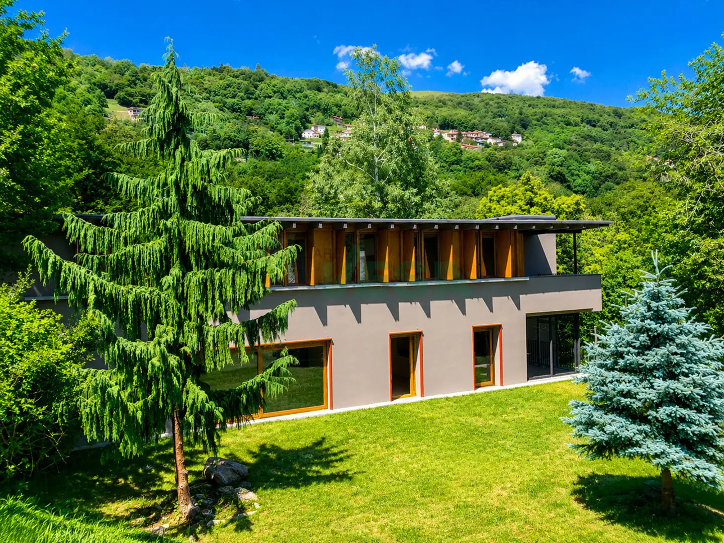 Comfortable and spacious modern villa in an idyllic location - Photo 2 of 15