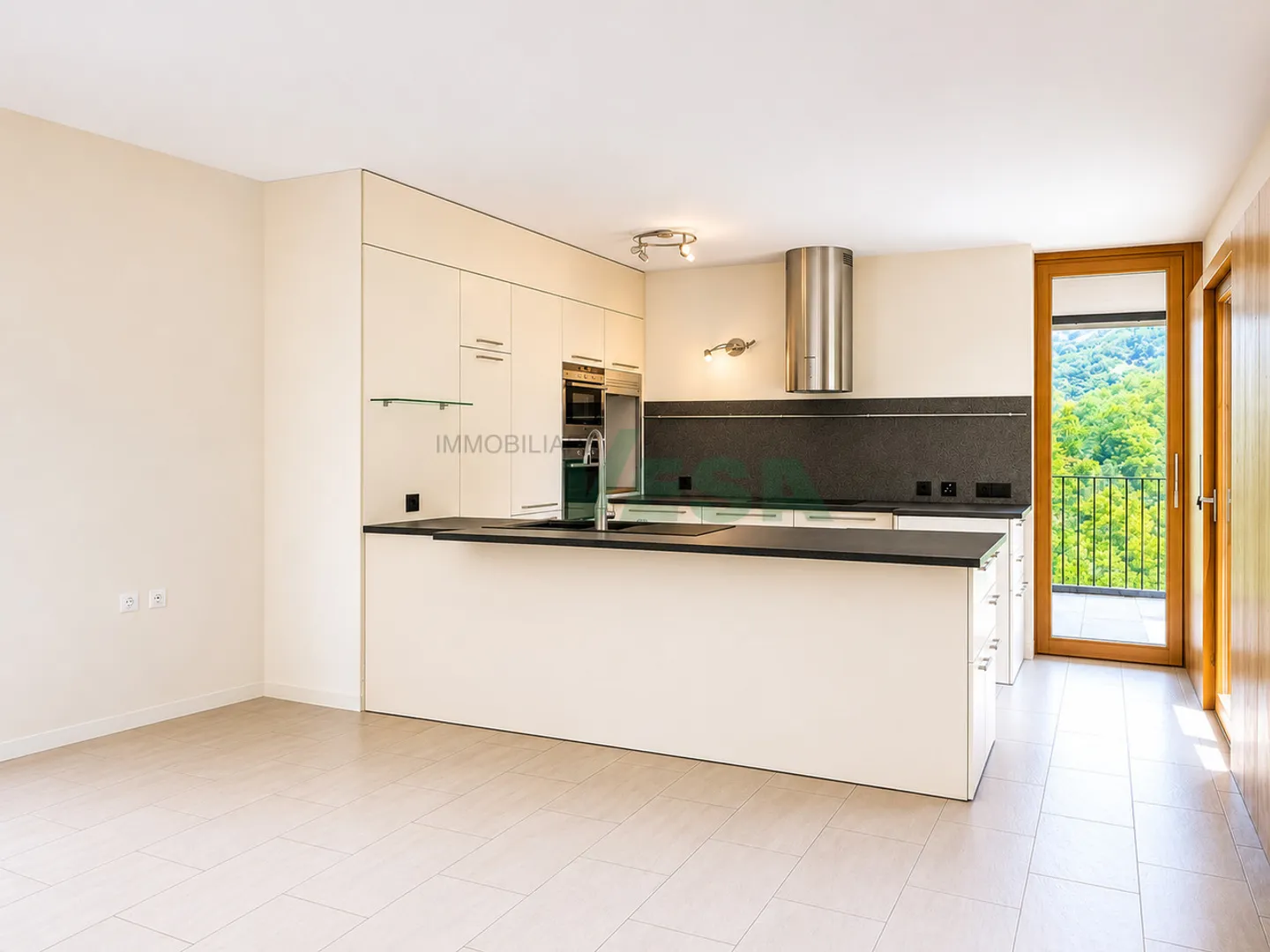 Comfortable and spacious modern villa in an idyllic location - Photo 9 of 15