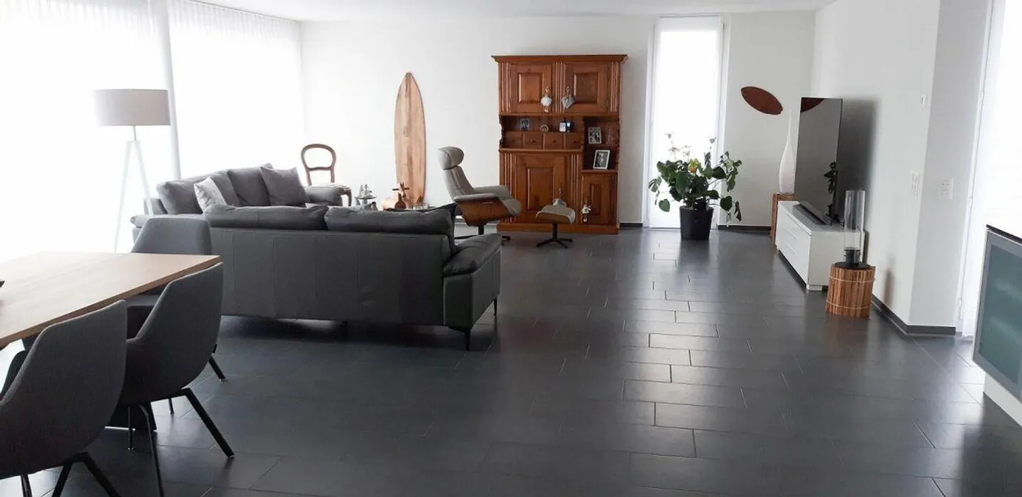 Exclusive penthouse apartment with huge terrace in idyllic location - Photo 4 of 12