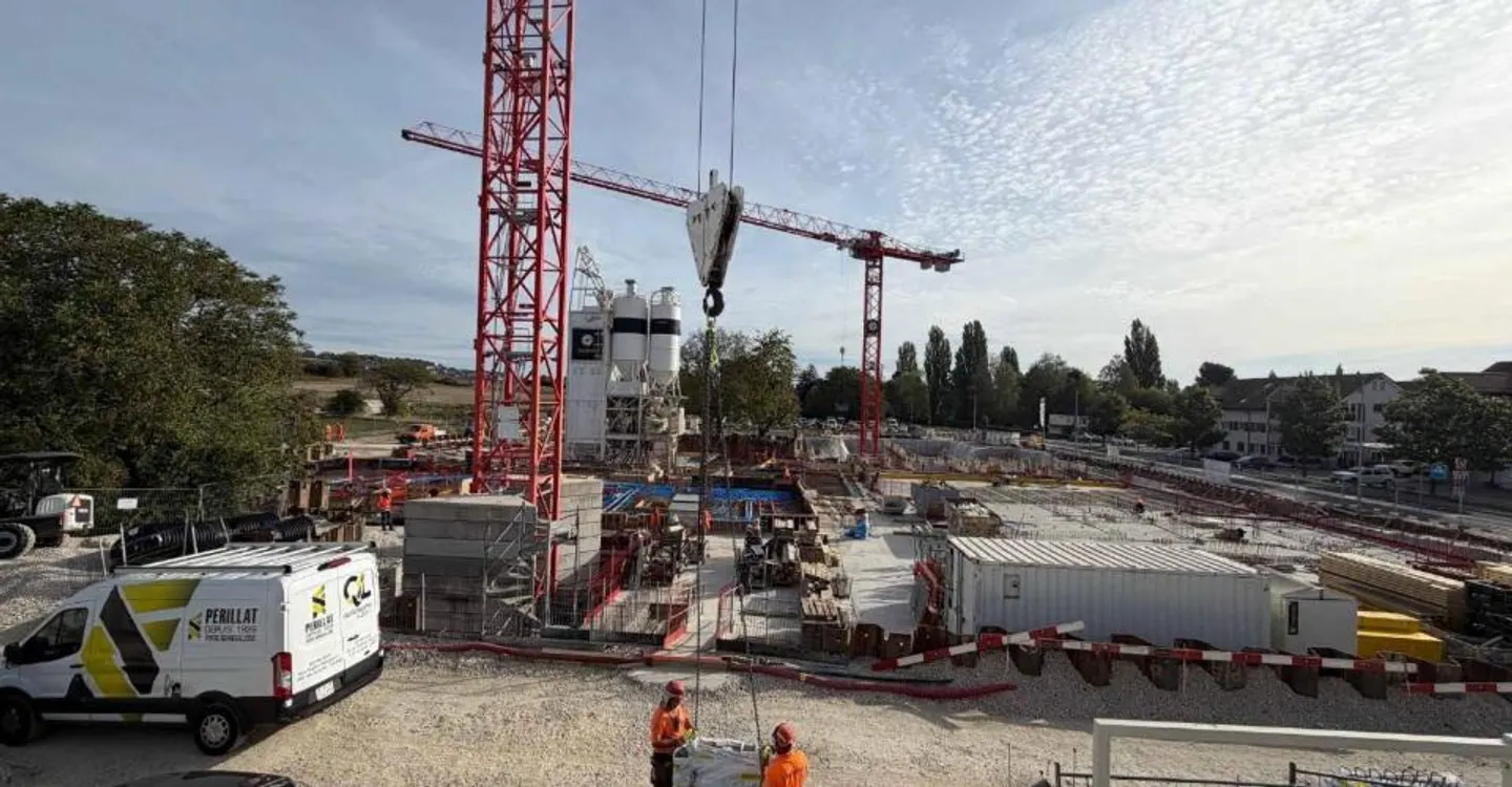Construction is progressing well: Spacious 5.5 rooms of 131m² + balcony - Photo 1 of 9