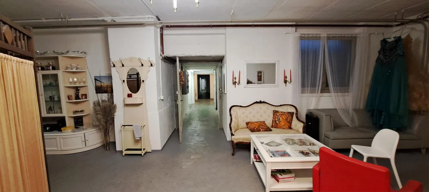Hai bisogno di uno spazio di stoccaggio temporaneo in una posizione centrale? - Foto 3 di 4