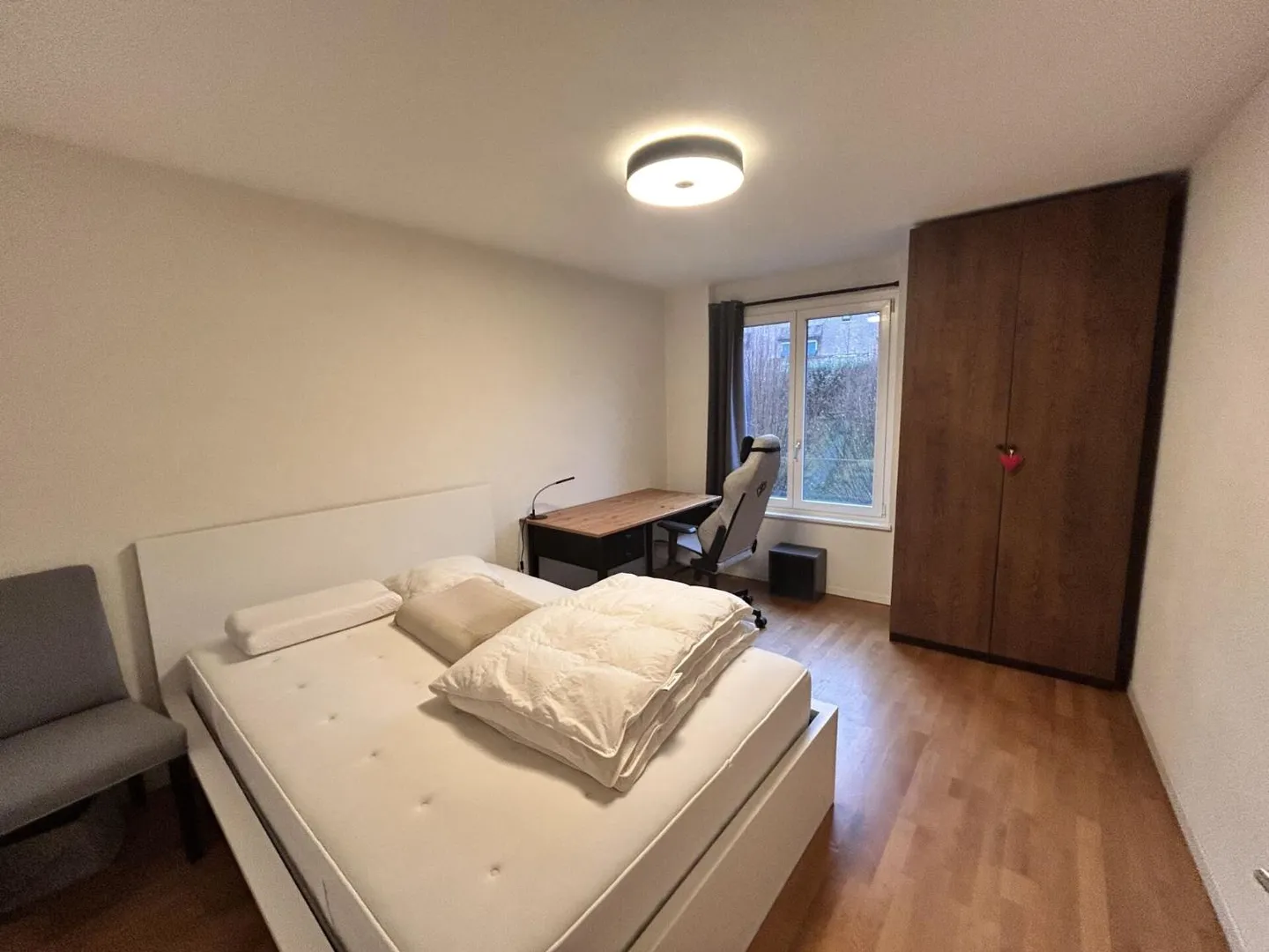 Schöner Raum für diese 3,5-Zimmer-Wohnung mit Blick auf den See und die Berge! - Foto 8 von 10