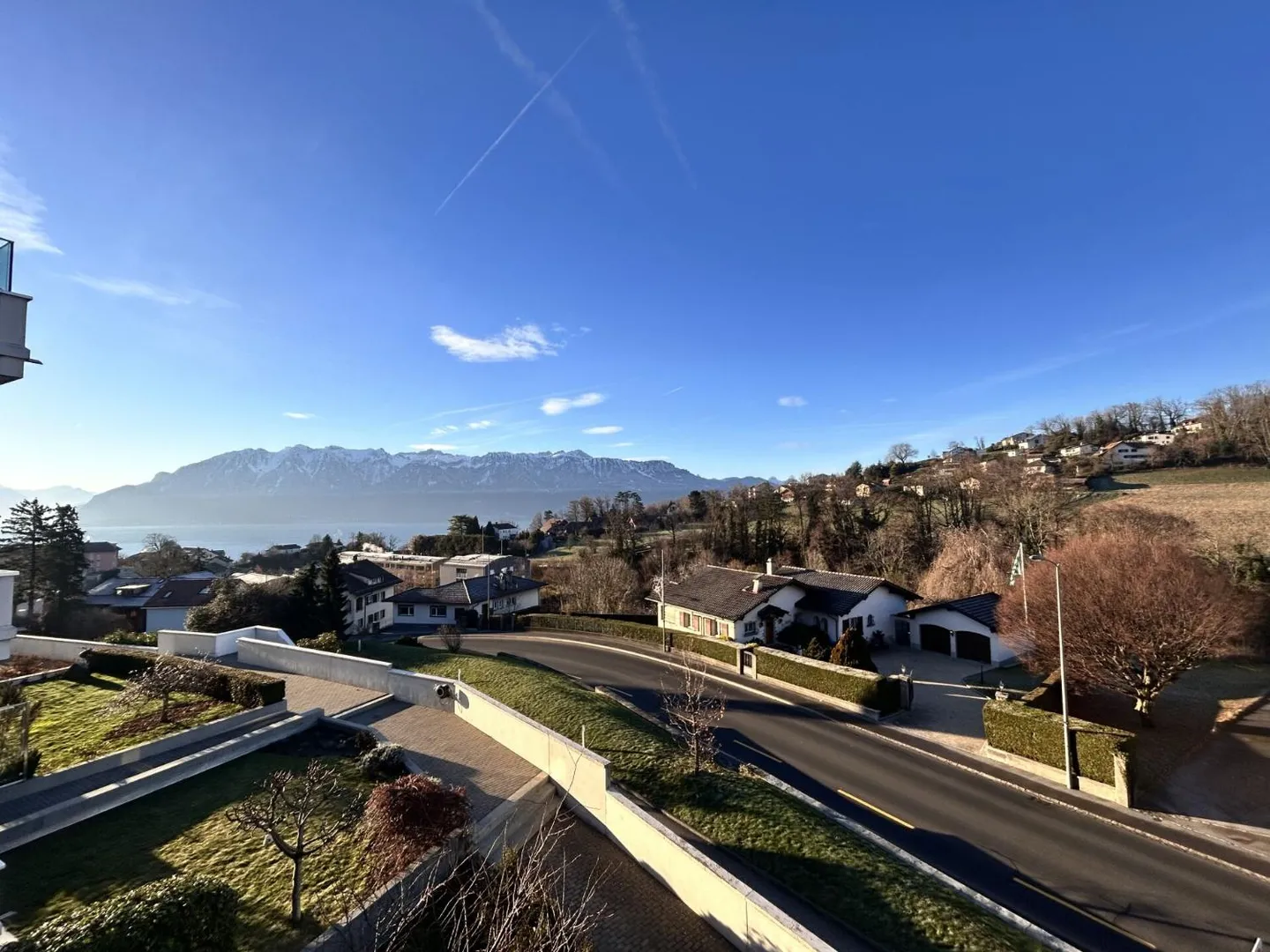 Schöner Raum für diese 3,5-Zimmer-Wohnung mit Blick auf den See und die Berge! - Foto 10 von 10