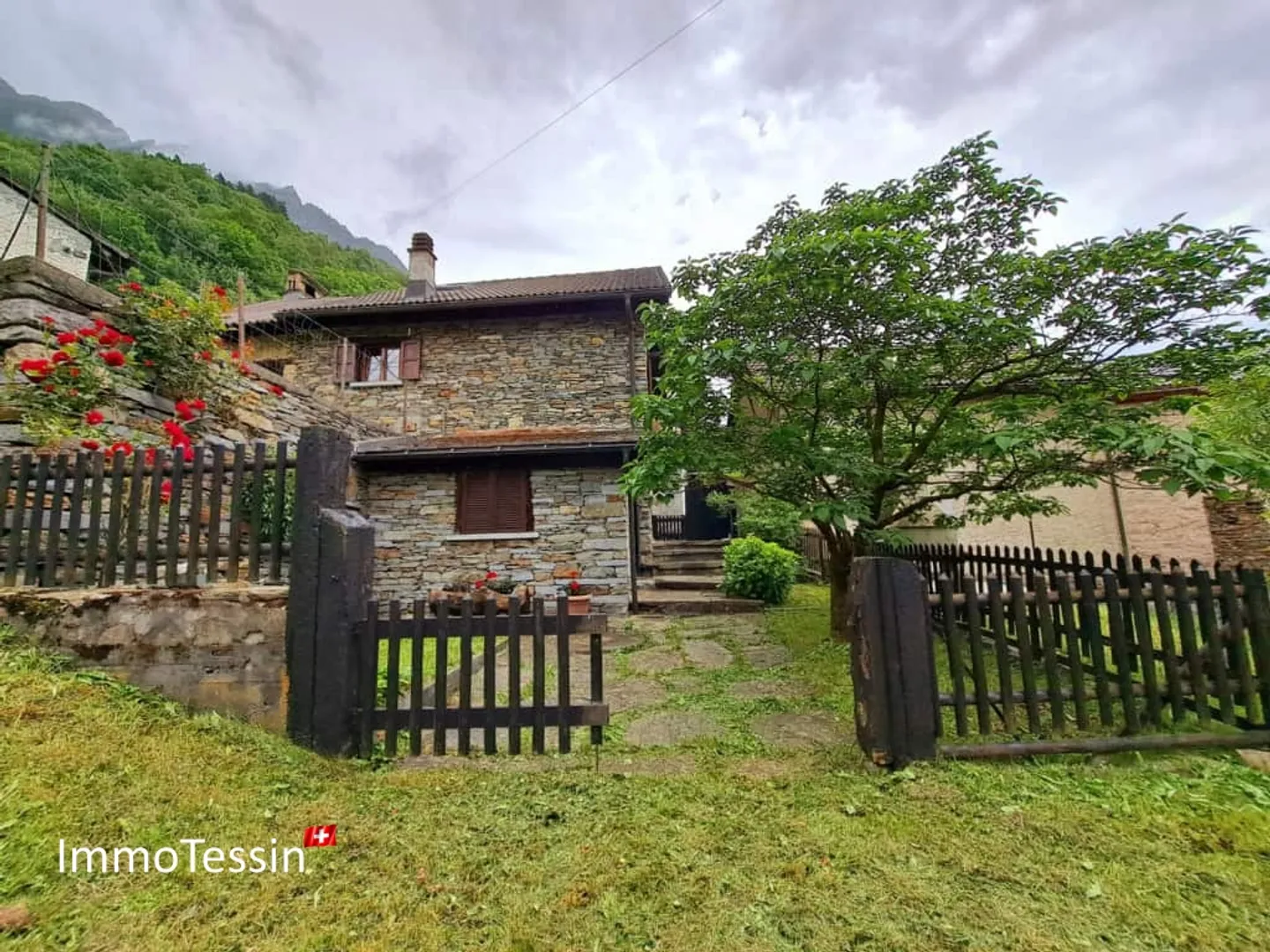 Luxuriös renoviertes Rustico mit Panoramablick und modernem Komfort nahe Lukmanierpass - Foto 2 von 13