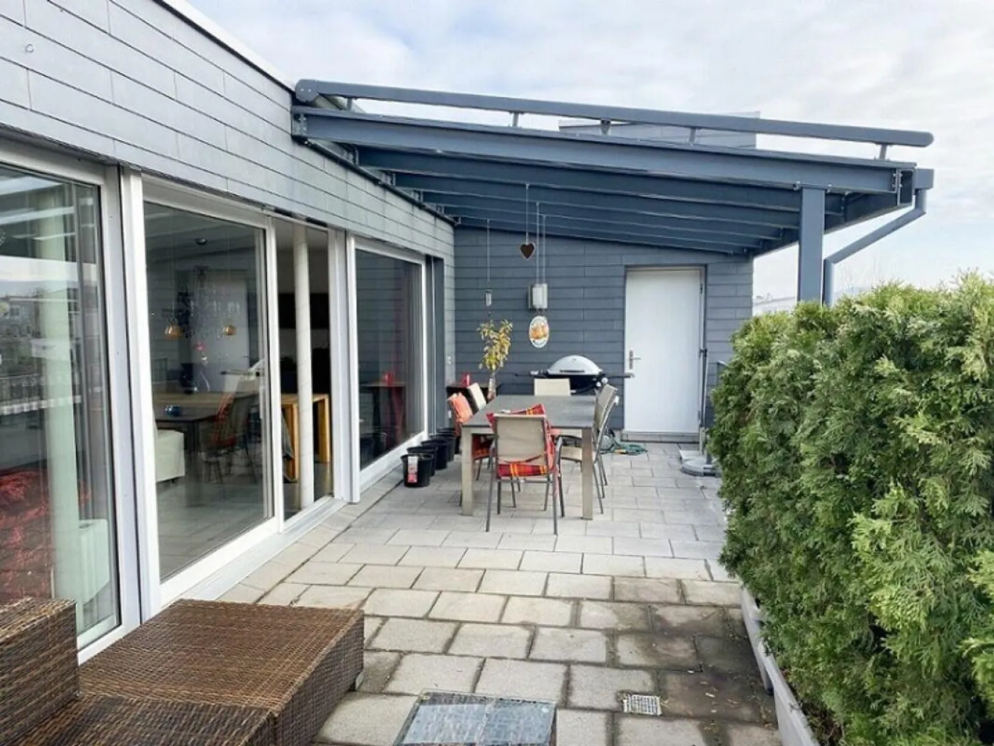 Exclusive penthouse apartment with huge terrace in idyllic location - Photo 11 of 12