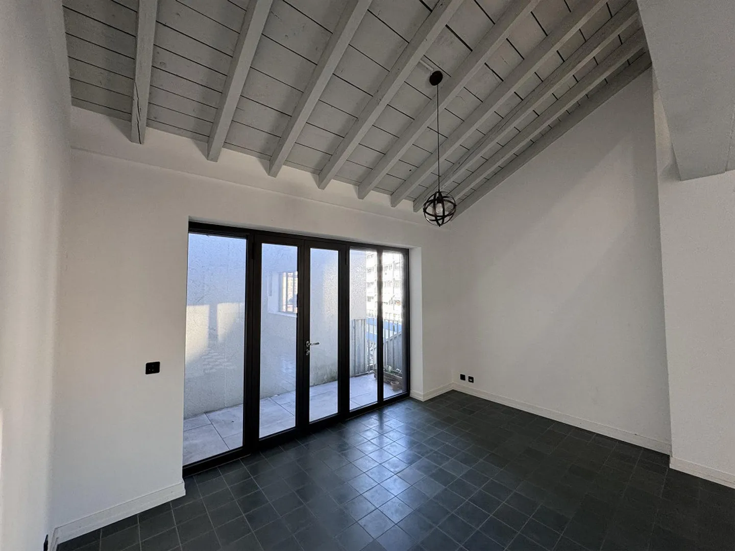 Loft moderno di 2,5 stanze - Foto 2 di 8