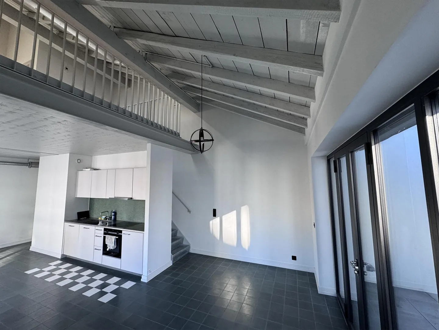 Loft moderno di 2,5 stanze - Foto 3 di 8