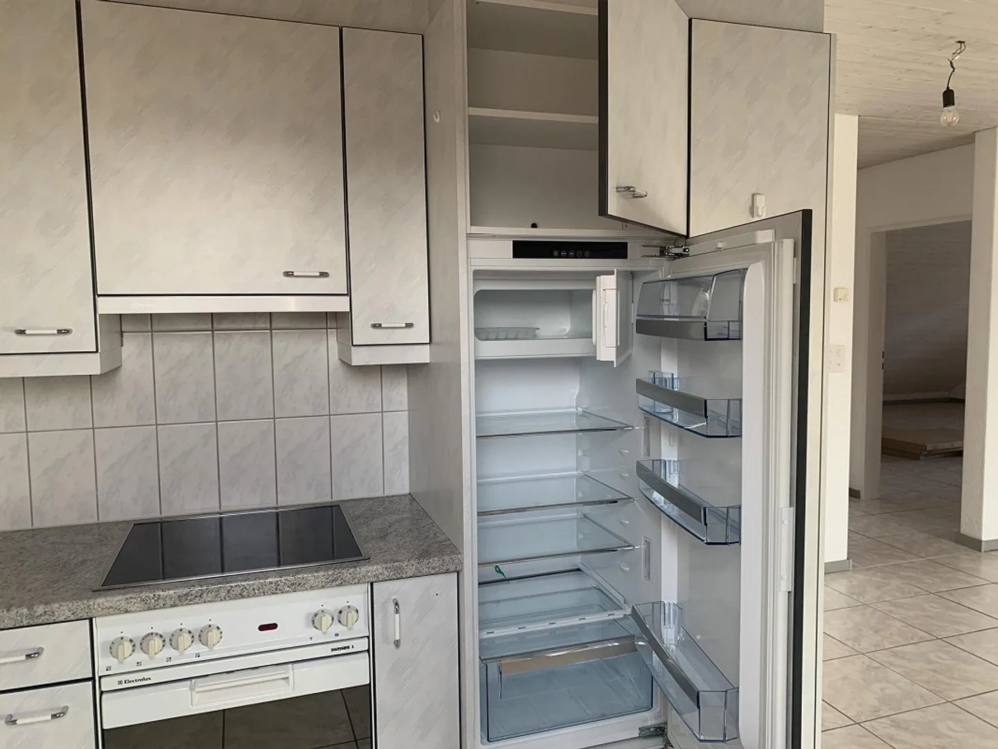 Sunny quiet 2.5 - 3 room apartment with a view - Photo 9 of 12