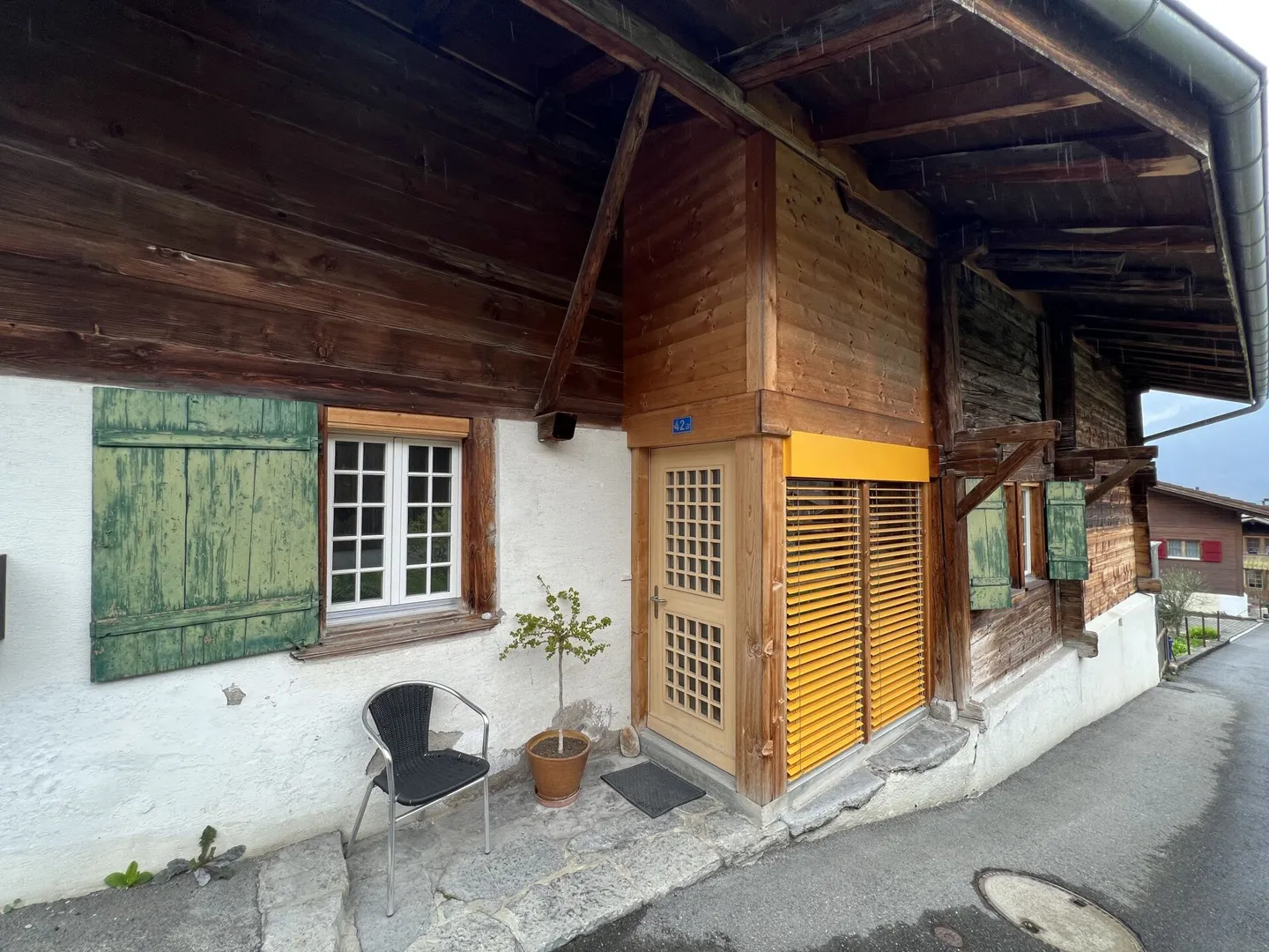 Casa bifamiliare, posizione soleggiata con vista sulle montagne nel bellissimo Oberland bernese - Foto 2 di 17