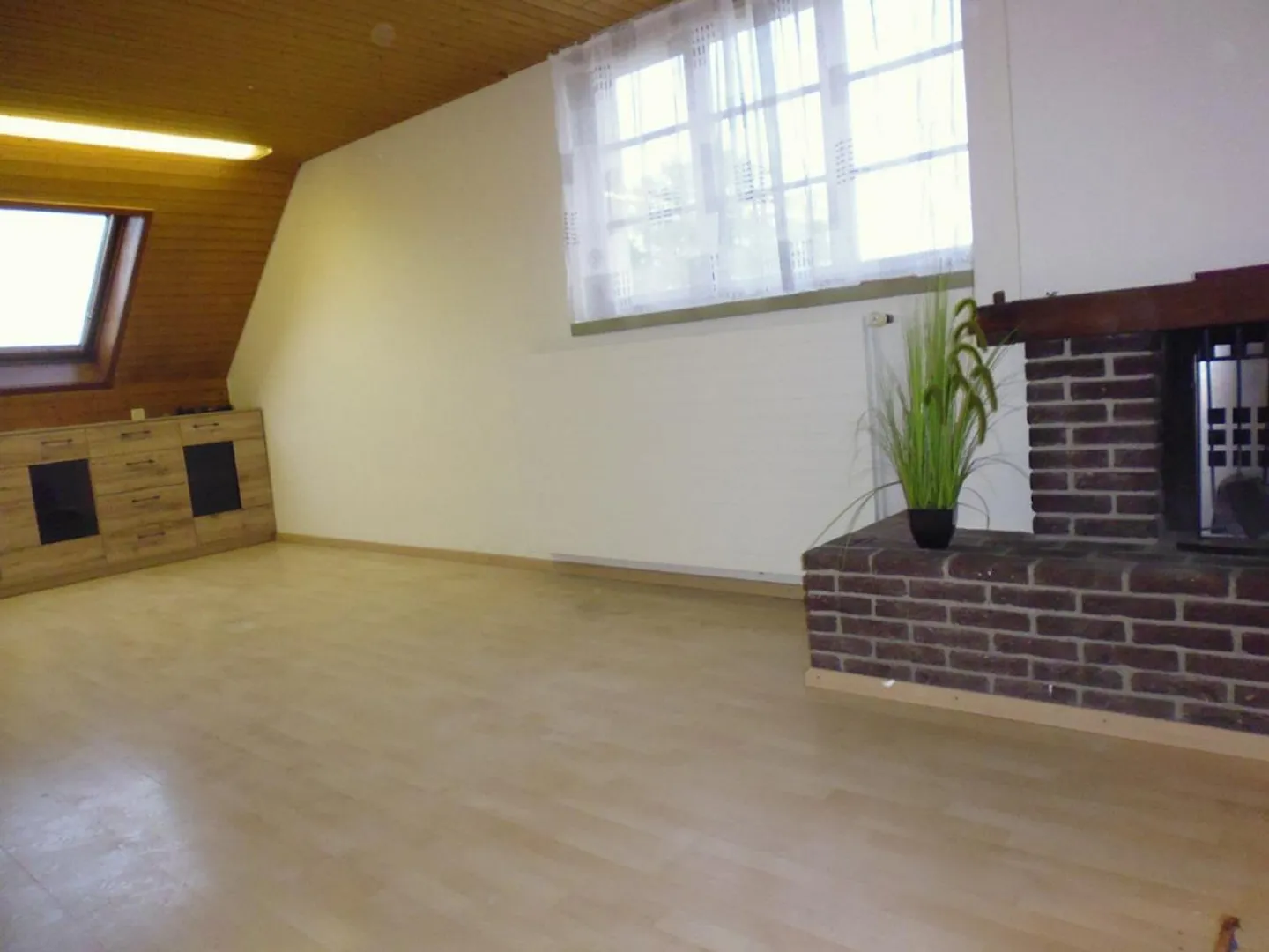 2.5 Cozy Attic Apartment with Fireplace - Photo 3 of 12