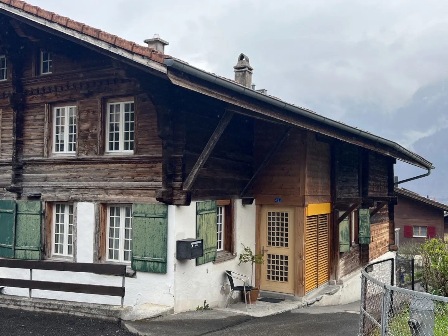 Casa bifamiliare, posizione soleggiata con vista sulle montagne nel bellissimo Oberland bernese - Foto 15 di 17