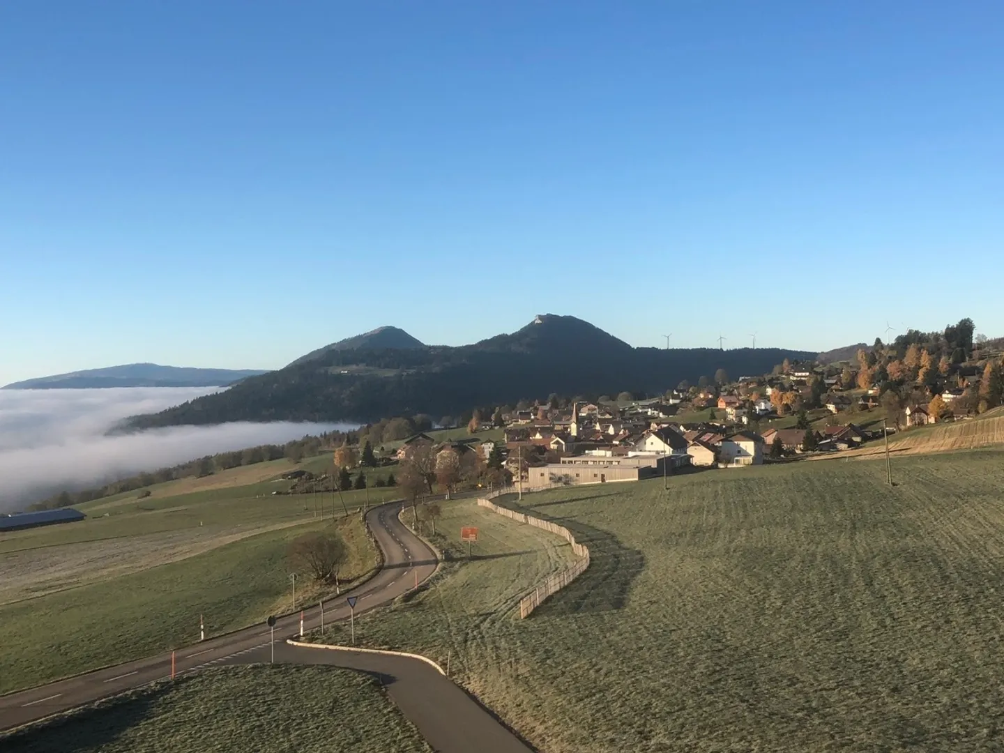 Schönes Dorfhaus mit zwei Wohnungen zu verkaufen - Foto 1 von 9