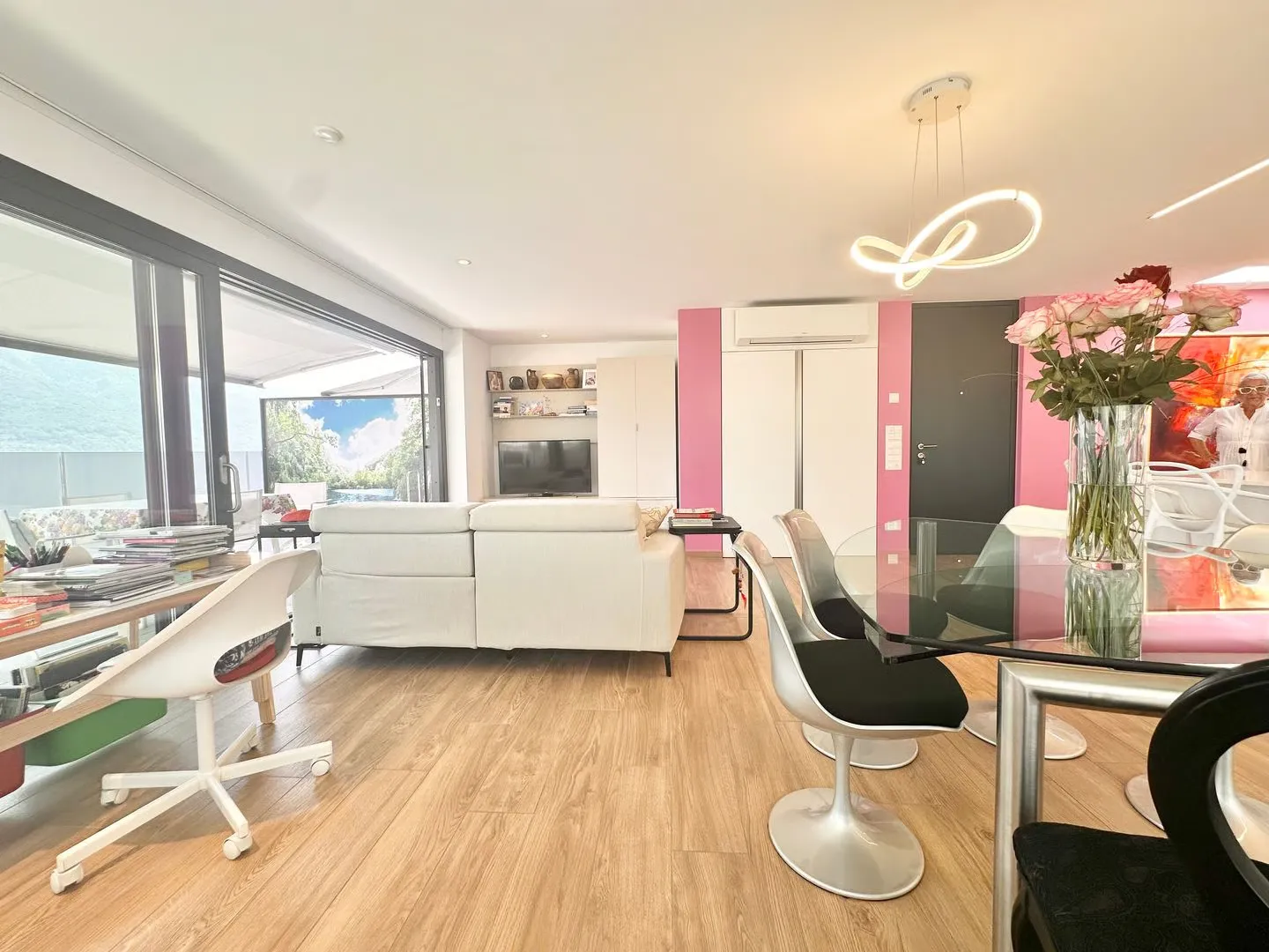 Modernes Penthouse mit 40 m² Terrasse und Panoramablick über Locarno - Foto 4 von 27
