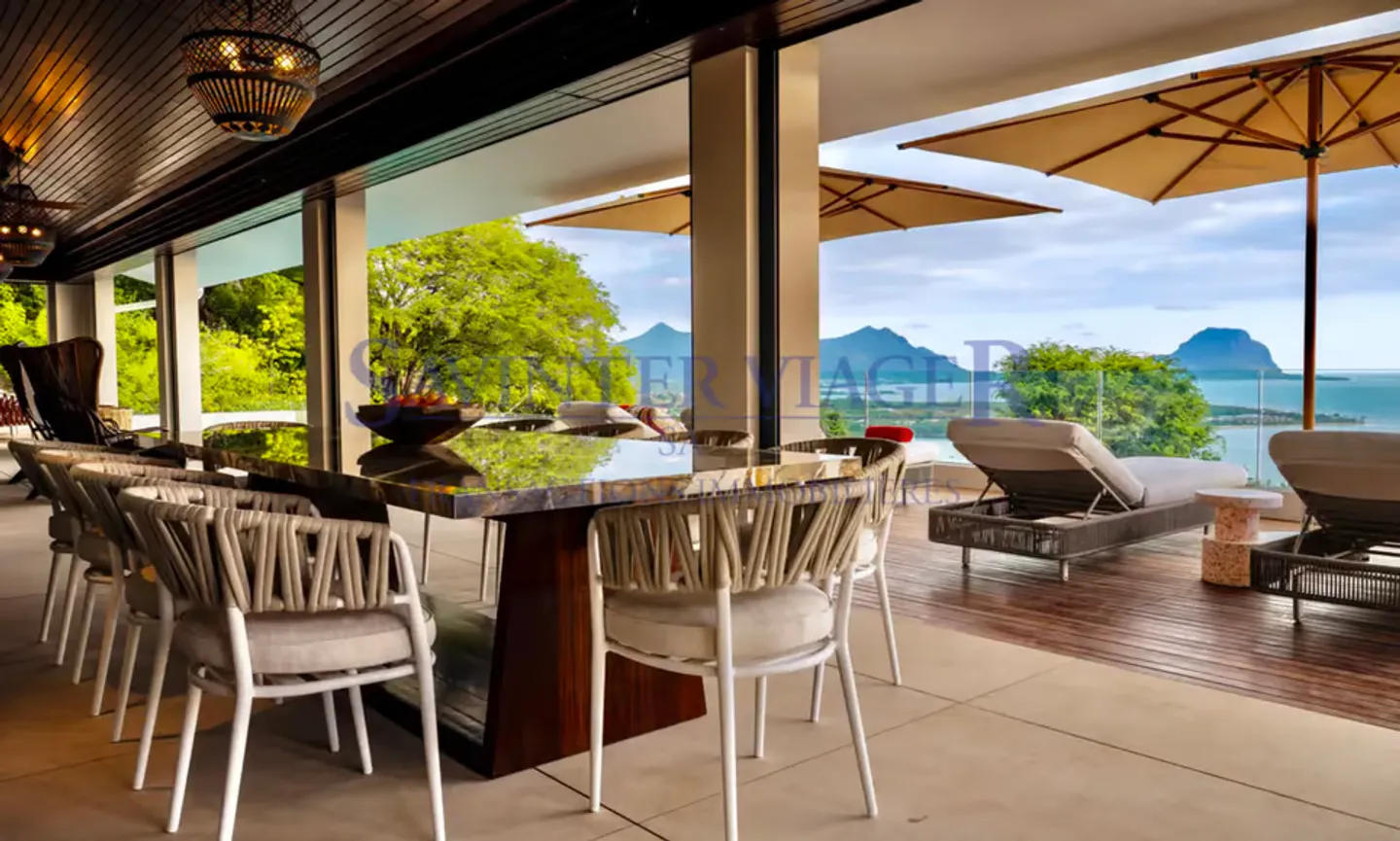 Ultra-luxurious villa, panoramic view, Black River, Mauritius - Photo 2 of 13